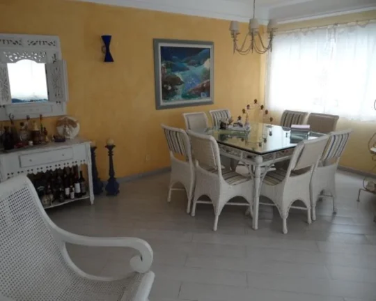 Imagem Apartamento á venda no Guarujá na Praia das Pitangueiras.