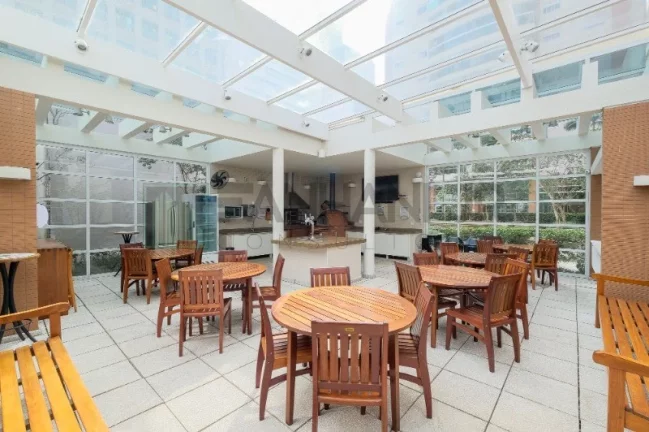 Imagem Apartamento à venda na Vila Olímpia, São Paulo-SP: 3 quartos, 3 suítes, 3 salas, 5 banheiros, 3 vagas de garagem, 125m².