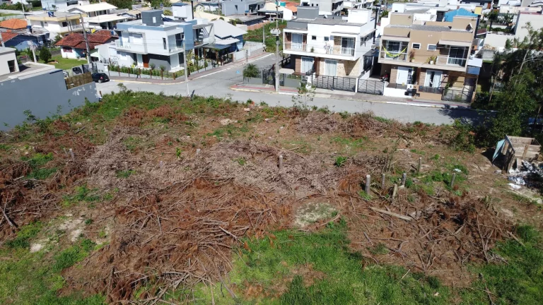 Imagem Terrenos 687m² no Ambrósio, Garopaba. 5 min do mar. Matrícula e viabilidade. Oportunidade!