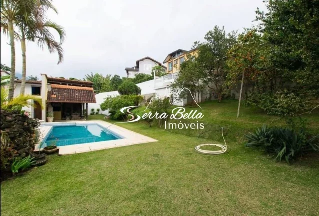 Imagem Casa com 3 dormitórios à venda, 530 m² por R$ 1.790.000,00 - Várzea - Teresópolis/RJ