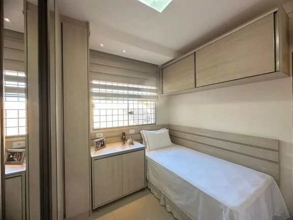 Imagem Sobrado Reformado e Decorado em Condomínio Exclusivo - Com mobília