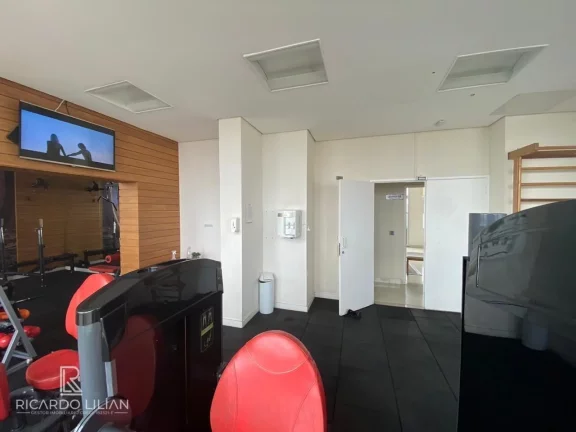 Imagem URGENTE!!! Apartamento ao lado do metro Tatuapé em andar alto, varanda e vista livre para sempre.