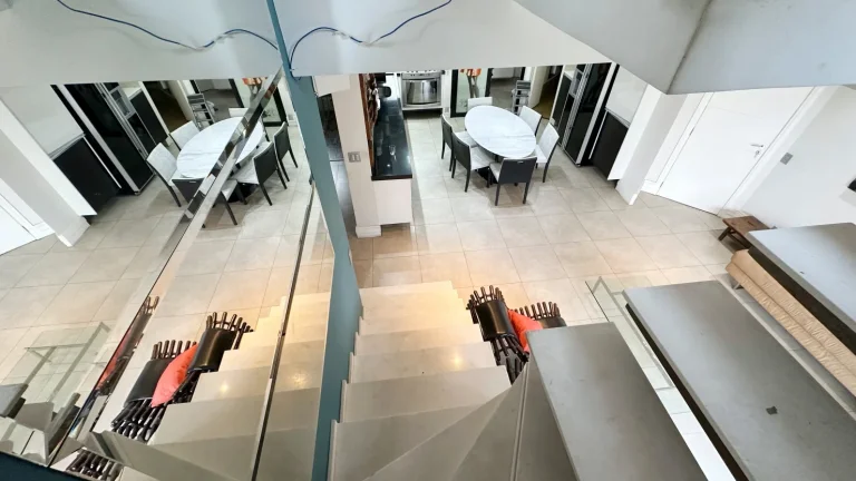 Imagem Cobertura Duplex 200M², 3Q, 3 Suítes, 6 Banheiros, 2 Vagas, 3 Salas, 1 Lavabo, Piscina Particular, Terraço com Área Gourmet, Suíte Master C/ Hidro.