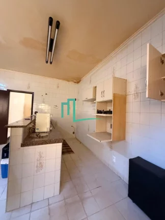 Imagem Casa à venda em Franca-SP, bairro Santo Agostinho: 03 quartos, 1 suíte, 1 sala, 3 banheiros, 2 vagas, 166 m². Venha conferir!