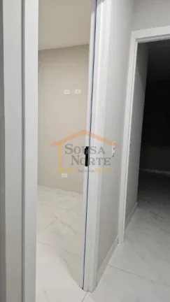 Imagem Sobrado com 3 dormitórios, sendo 1 suíte, lavabo, 2 banheiros e garagem para 2 veículos. Os ambie...