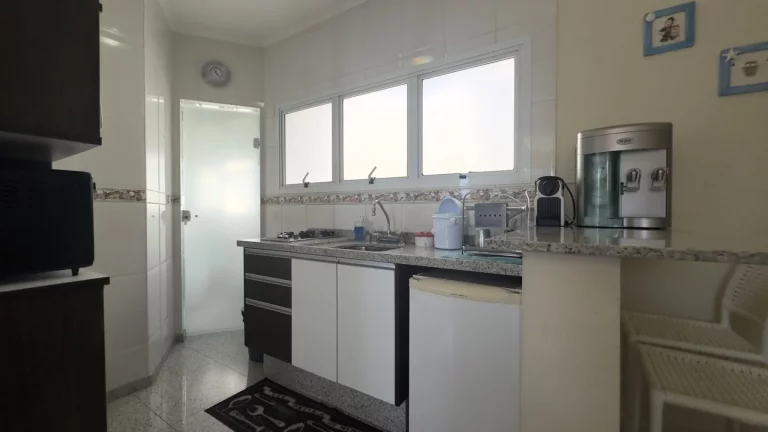 Imagem Apartamento pé na areia à venda em Riviera de São Lourenço Módulo 07: 2 vagas, 2 dormitórios, 1 suíte, 68m² - Varanda gourmet