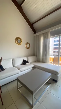 Imagem A 5ª Avenida Imóveis selecionou esse apartamento de 1/4 Sala Duplex no BAHIA LODGE, ancorado no melhor ponto do Rio Vermelho, debruçado sobre o mar: