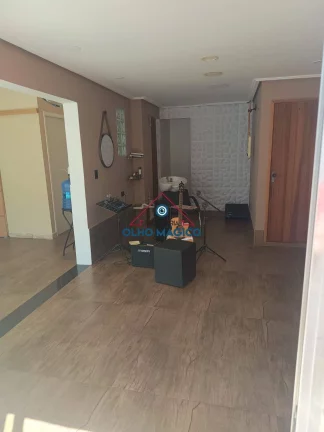 Imagem Sobrado Santa Maria - 3 dormitórios e 1 suíte - Aceita permuta