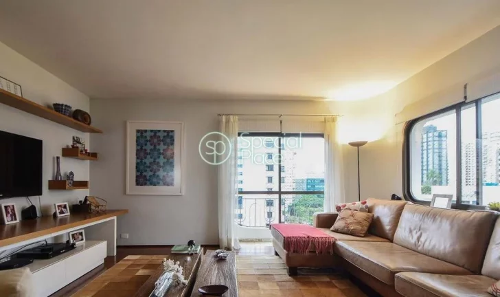 Imagem Ótimo apartamento com 320m² no Campo Belo, um por andar. Amplo living com varanda, home theather, ...