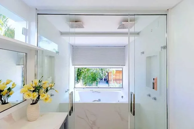 Imagem Casa com 3 dormitórios sendo 2 suítes com jardim e piscina Praia de Taquaras, Balneário Camboriú SC