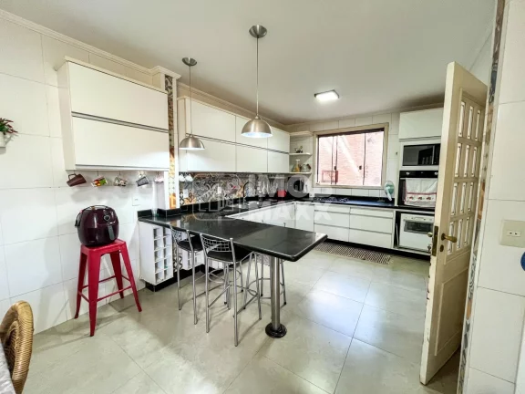 Imagem Excelente casa no Jardim Botânico, Brasília: 400m², 4 dormitórios, 4 suítes, 5 banheiros. Venda por R$ 1.350.000. Agende uma visita!