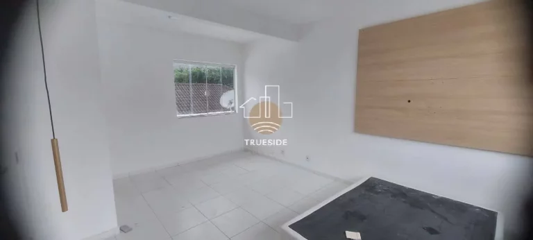 Imagem Casa Triplex com 5 Quartos — Vargem Pequena