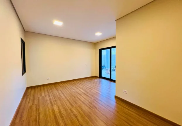 Imagem Refúgio Contemporâneo na Vila Siomara: Design, Terreno Plano e o Silêncio das Araucárias