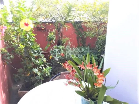 Imagem Apartamento Duplex Primeiro Piso - Amplo living com lareira e terraço, sala de jantar, sala de tv, ...