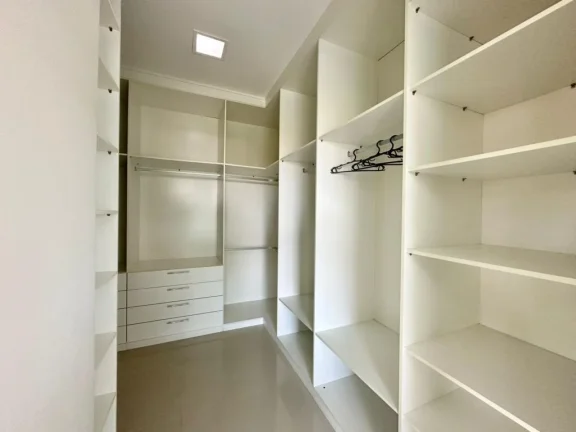 Imagem Casa em Condominio 5 Dormitórios - Bairro --