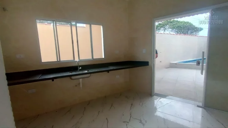 Imagem CASA DE ESQUINA COM PISCINA EM MONGAGUÁ LADO PRAIA !