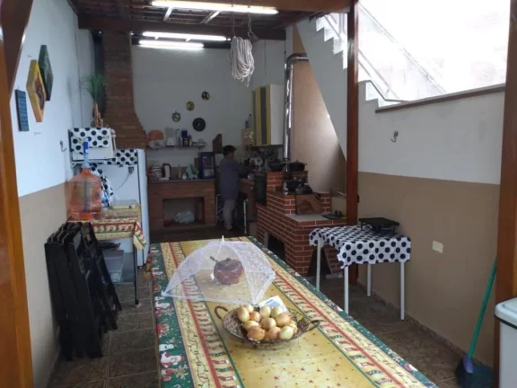 Imagem Enorme Sobrado de Esquina, Ótima localização, Região Central- Ferraz de Vasconcelos- São Paulo