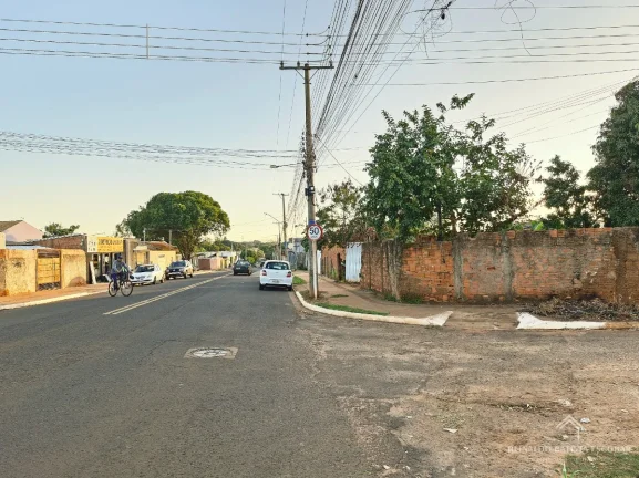 Terreno de esquina 389 m² na Avenida Júlio de Castilho