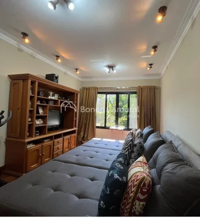 Imagem Casa térrea com 3 quartos (todos suítes, sendo a máster com closet), em terreno de 750 m² e 374 ...