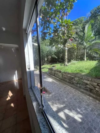 Imagem Terreno de 340m² com casa de 2 dormitórios e 1 vaga de garagem Zimbros