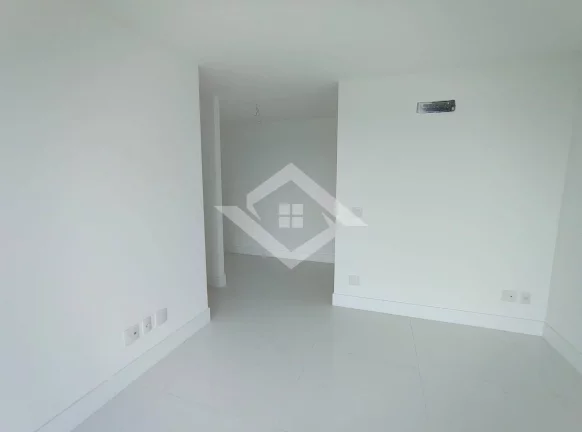 Imagem Apartamento de 4 Quartos na Barra da Tijuca perto do Posto 6 com 147 m²