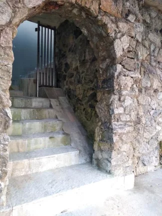 Imagem Casa pé na água, condomínio península, enseada.