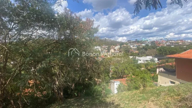 Imagem O lote tem 618 m² em declive, localizado ao lado da mata, garantindo contato direto com a natureza,...