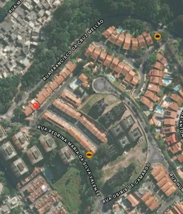 Imagem Casa em Condomínio com 3 quartos, 3 vagas, aceita financiamento.