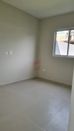Imagem Are you sure to stop exam tracking?Yes NoStop exam trackingLinda casa com 89m² de área construída, 3 quartos sendo 1 uma suíte, bwc, cozinha, lavanderia, casa com pé direito de 4 metros na sala. Acabamento em porcelanato e garagem para dois carros. 