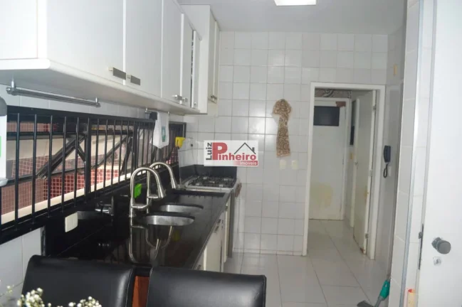 Imagem 4 Suites CIDADE JARDIM Apartamento com 210m2
