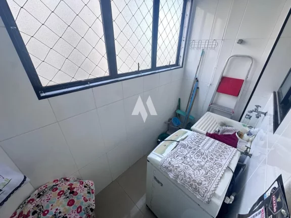 Imagem Apartamento de 1 Dormitório na Ponta da Praia - Vista Livre e Vaga de Garagem!