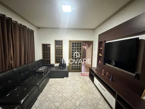 Imagem Casa com 3 dormitórios à venda, 180 m² por R$ 600.000,00 - Jardim Leonora - Itumbiara/GO