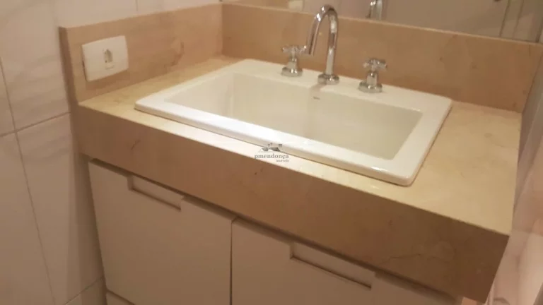 Imagem Apartamento amplo e bem dividido, ensolarado, com living para 02 ambientes, 03 dormitórios sendo 01...