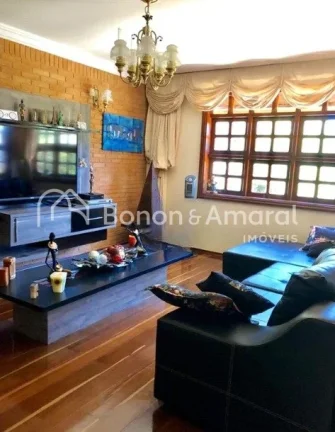 Imagem Linda casa com 900m de terreno e 610 m de construção, escritório, despensa com adega, churrasquei...