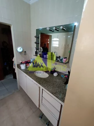 Imagem Casa à venda em São Paulo-SP, Jardim Triana: 3 quartos, 1 suíte, 2 salas, 1 vaga de garagem, 250m². Confira já!