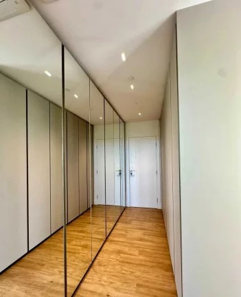 Imagem Apartamento quadra mar com 5 dormitórios sendo 4 suítes e 3 vagas de garagem em Balneário Camboriú