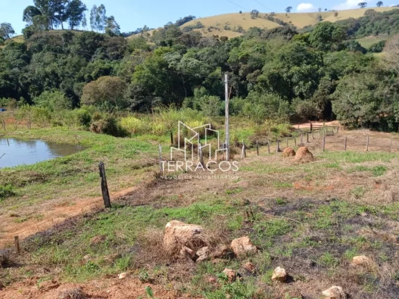 Imagem 2.200 M² DE TERRENO NA CIDADE DE CAMANDUCAIA M.G. COM MINA D'ÁGUA.