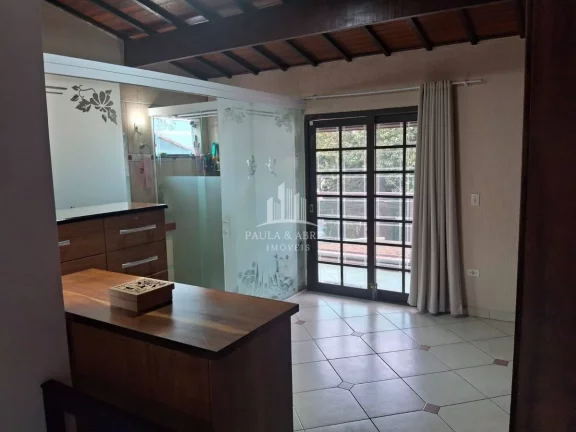 Imagem Sobrade de Alto Padrão 125m², 4 Quartos, 2 Suítes, 2 Vagas, 4 Banheiros, Área de Lazer com Churrasqueira e fogão a lenha no Parque São Vicente, Mauá-SP