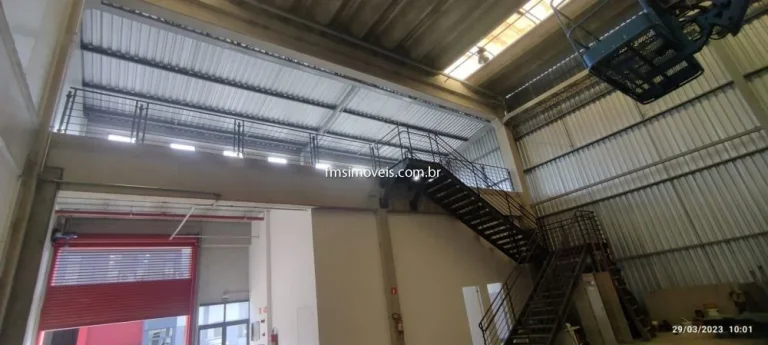 Imagem Galpão com 2025m² para locação em Tamboré.