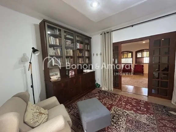Imagem Casa térrea à venda no Jardim Santa Genebra, na melhor localização do bairro. O imóvel possui t...