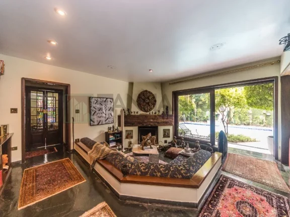 Imagem VENDO CASA PRÓXIMO AO PQ. IBIRAPUERA! Magnifica residência a venda em rua tranquila e arborozada no Jardim Lusitânia, com 900m² de área construída em
