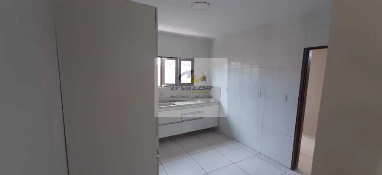 Imagem Vendo Casa com 150m², 3 quartos s/ 1 suíte, sala p/ 2 ambientes e 2 vagas de garagem