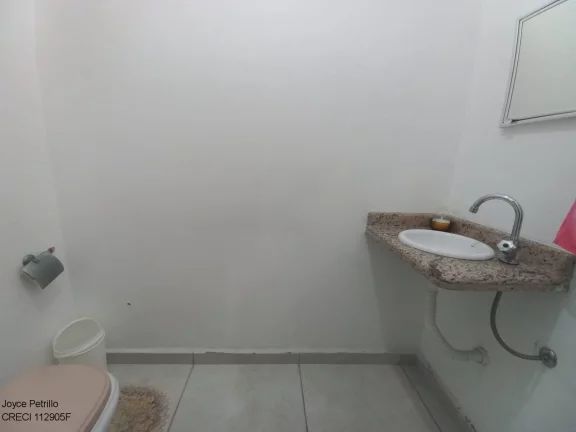 Imagem Casa com 6 dormitórios e a 600m da praia. A venda em Peruíbe