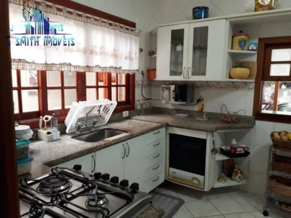 Imagem CASA 4 SUÍTES AMPLAS, PISCINA, 6 VAGAS, PAISAGISMO. COND. SP II