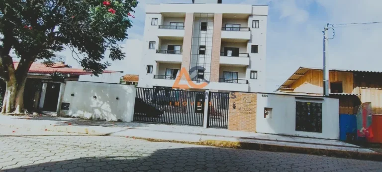 Apartamento pronto para morar no térreo com 2 dormitórios sendo 1 suíte em Gravatá- Navegantes a venda com Adriano Carpes Imóveis