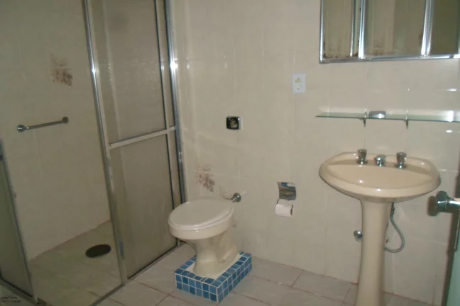 Imagem Casa com edícula a 200m da praia à venda em Peruíbe.