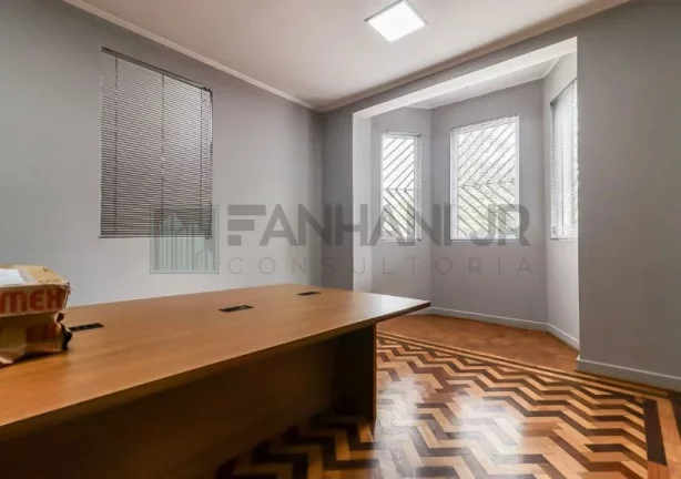 Imagem Casa Comercial para Locação em Jardim Paulista, São Paulo-SP: 8 Salas, 10 Vagas de Garagem, 450m² de Área!