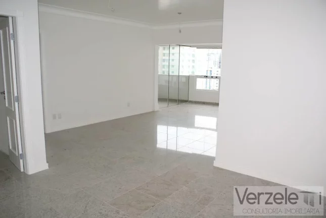Imagem Apartamento 3 dormitórios para Venda em Balneário Camboriú / SC no bairro Centro