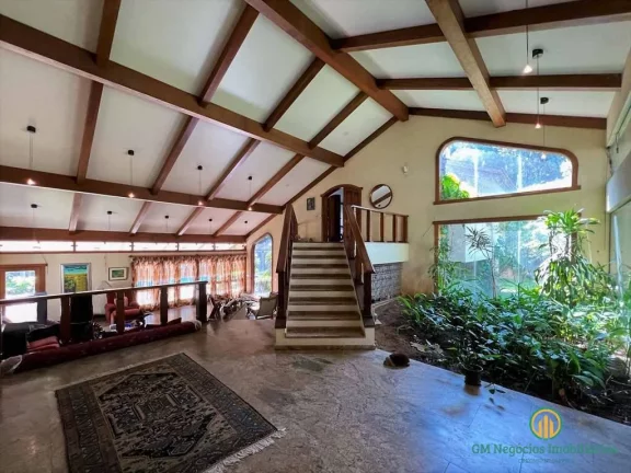 Imagem Linda casa com 5 suítes + apto hóspedes! Cond. Pq Silvino Pereira