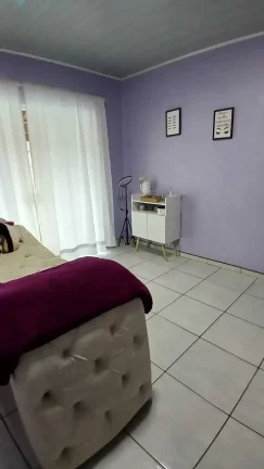 Imagem Casa com 3 dormitórios sendo 1 suíte e 2 vagas de garagem na Adhemar Garcia em Joinville/SC